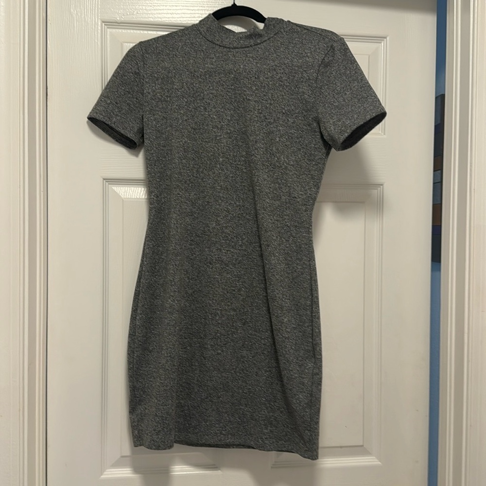 Never worn w/o 🏷️ keep it simple or glam it up for a date or girls night out!